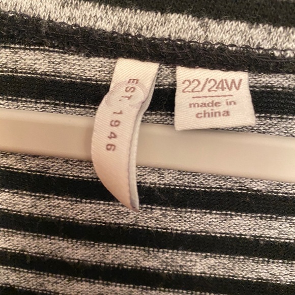 Pullover Grey and Black Shirt - Picture 2 of 2